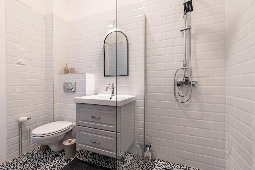 Apartment Designer Two Bedroom *